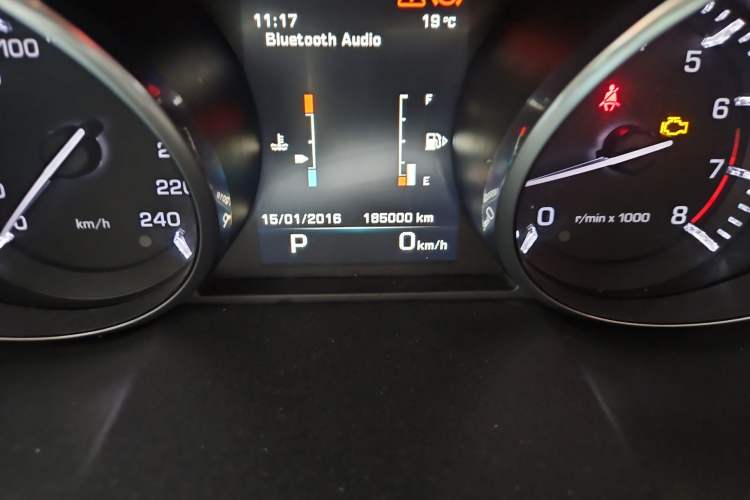 Used Land Rover Range Evoque 2015 2.0T Five-Door Zhiyao Edition Odometer Close Up