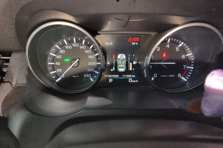 Used Land Rover Range Evoque 2015 2.0T Five-Door Zhiyao Edition Odometer Close Up