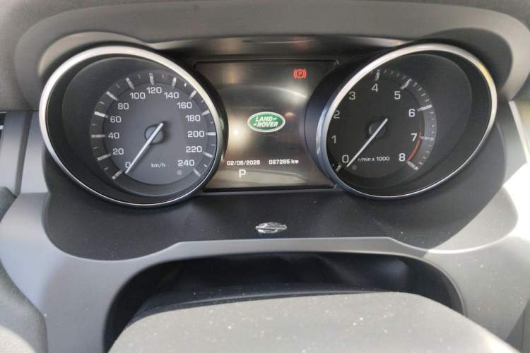 Used Land Rover Range Evoque 2015 2.0T Five-Door Fashion Edition Odometer Close Up