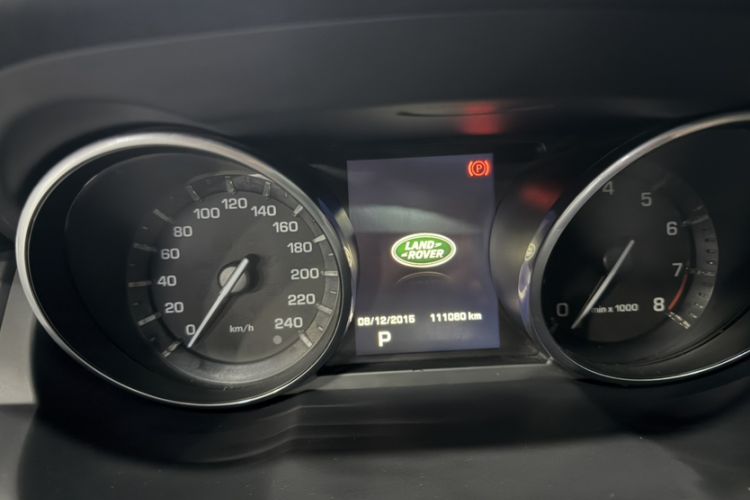 Used Land Rover Range Evoque 2015 2.0T 5-Door Luxury Edition Odometer Close Up