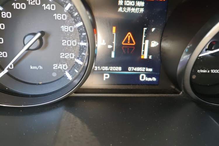 Used Land Rover Range Evoque 2015 2.0T Five-Door Zhiyao Edition Odometer Close Up