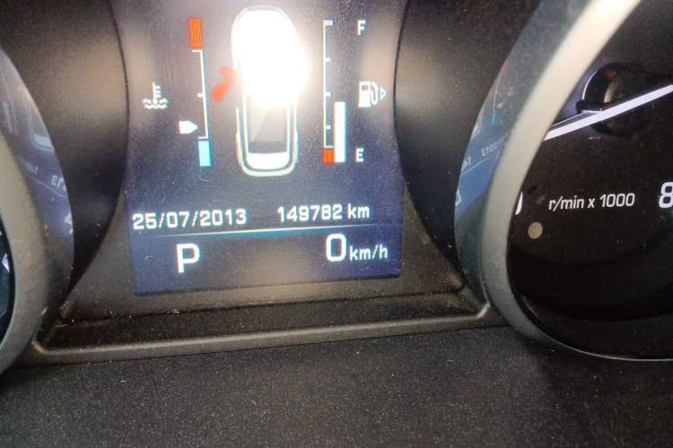 Used Land Rover Range Evoque 2015 2.0T Five-Door Zhiyao Edition Odometer Close Up