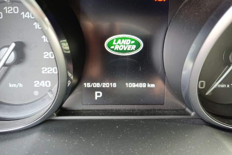 Used Land Rover Range Evoque 2015 2.0T NW8 Brit Limited Edition Odometer Close Up