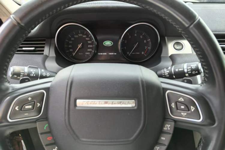 Used Land Rover Range Evoque 2015 2.0T 5-Door Luxury Edition Odometer Close Up