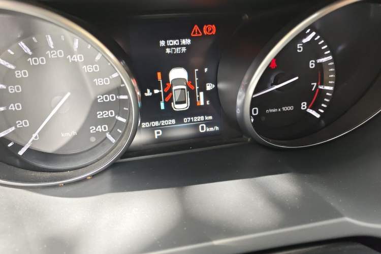 Used Land Rover Range Evoque 2015 2.0T 5-Door Luxury Edition Odometer Close Up