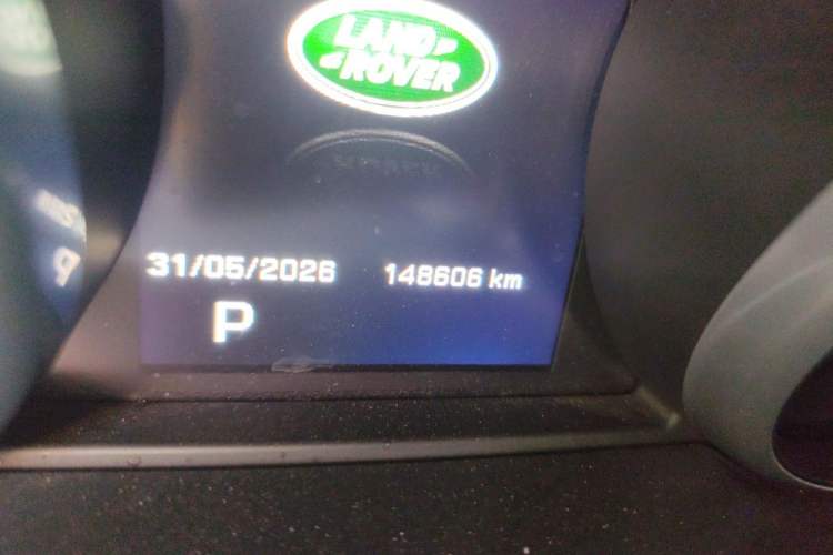 Used Land Rover Range Evoque 2015 2.0T Five-Door Zhiyao Edition Odometer Close Up