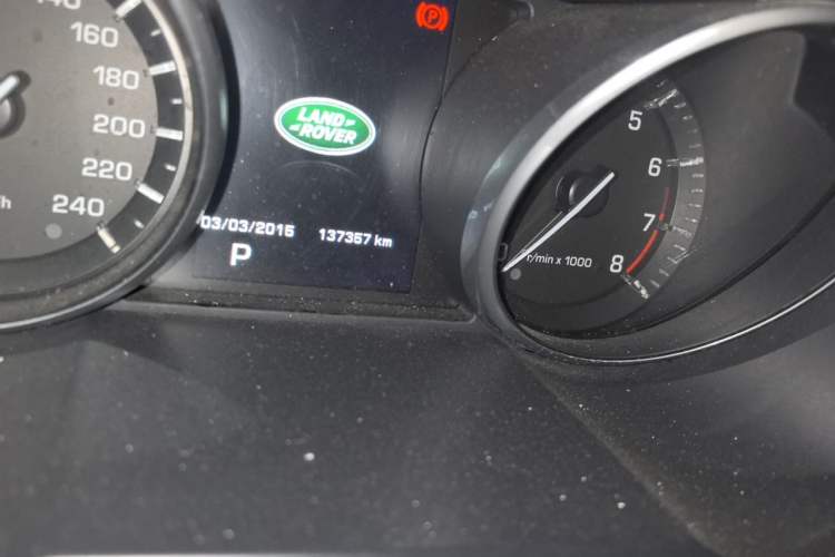Used Land Rover Range Evoque 2015 2.0T Five-Door Fashion Edition Odometer Close Up