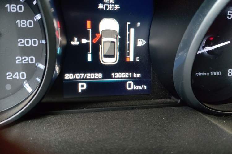 Used Land Rover Range Evoque 2015 2.0T Five-Door Zhiyao Edition Odometer Close Up