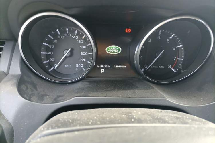 Used Land Rover Range Evoque 2015 2.0T Five-Door Zhiyao Edition Odometer Close Up