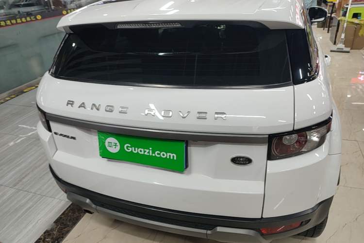Used Land Rover Range Evoque 2015 2.0T Five-Door Zhiyao Edition Rear