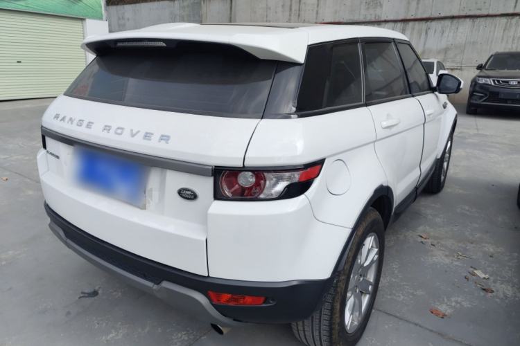 Used Land Rover Range Evoque 2015 2.0T 5-Door Luxury Edition Rear Right 45 Deg