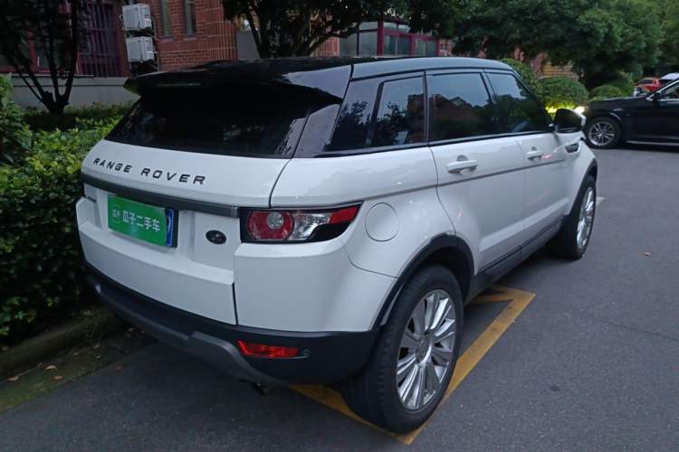 Used Land Rover Range Evoque 2015 2.0T Five-Door Zhiyao Edition Rear Right 45 Deg
