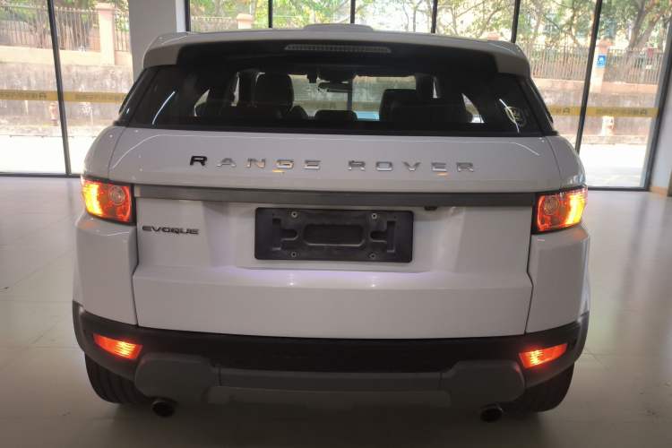 Used Land Rover Range Evoque 2015 2.0T Five-Door Zhiyao Edition Rear