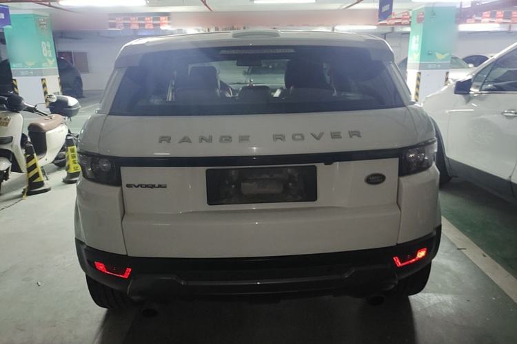 Used Land Rover Range Evoque 2015 2.0T Five-Door Zhiyao Edition Rear