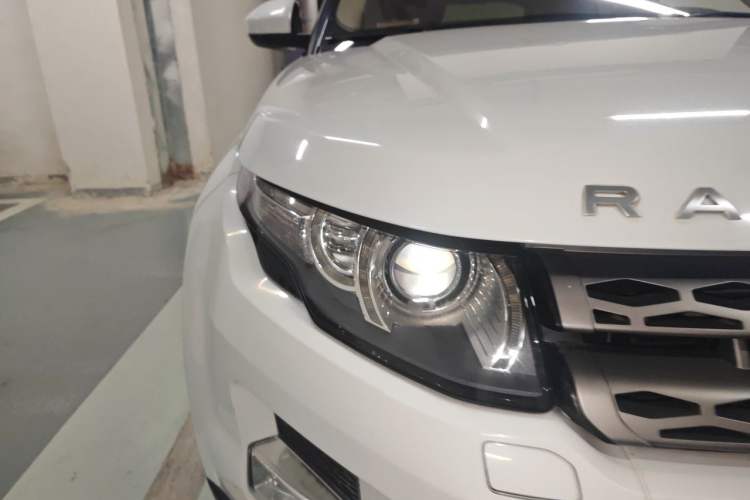 Used Land Rover Range Evoque 2015 2.0T Five-Door Zhiyao Edition Right Front Headlight