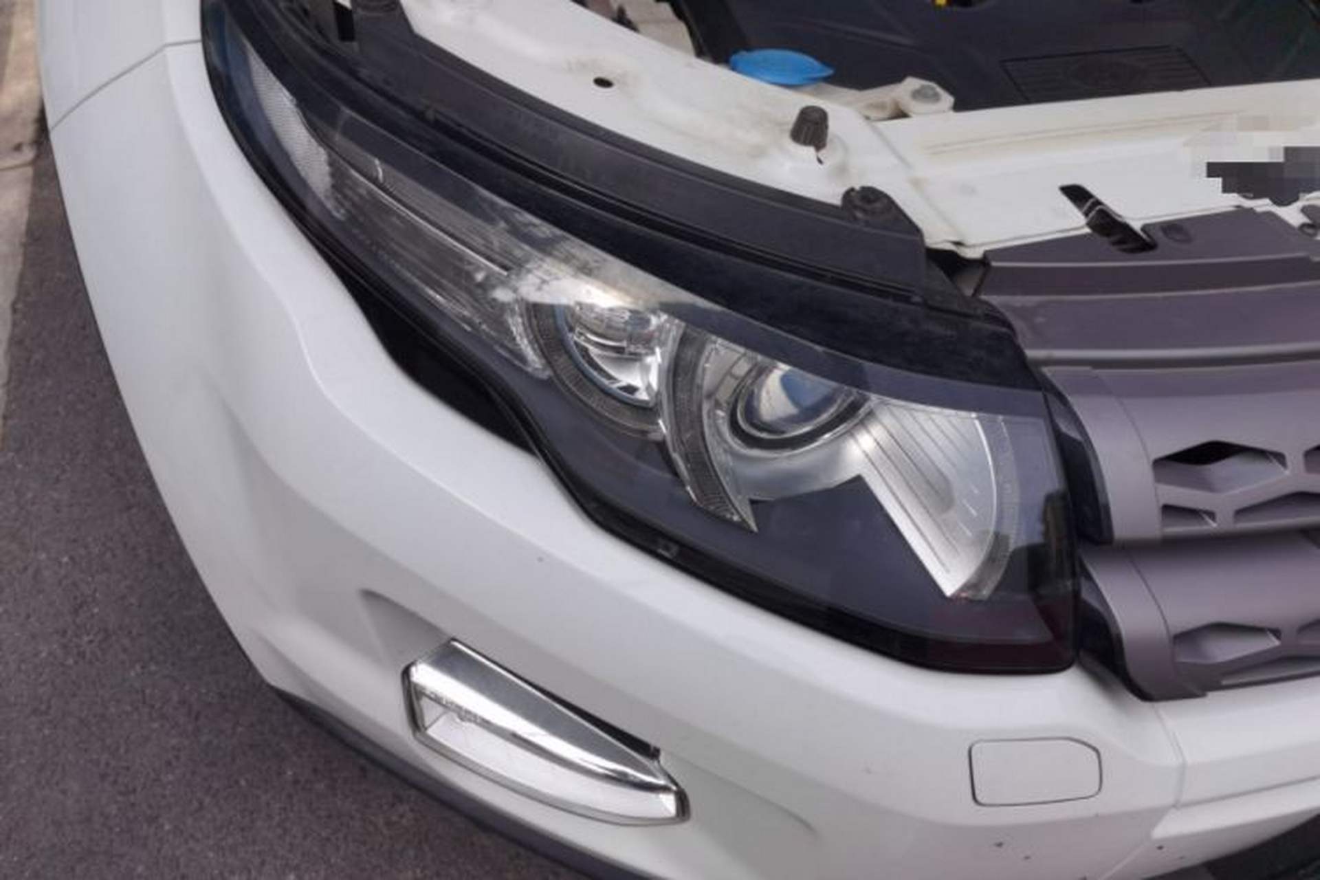 Used Land Rover Range Evoque 2015 2.0T Five-Door Zhiyao Edition Right Front Headlight