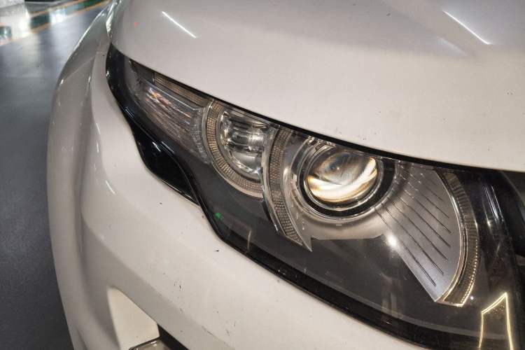 Used Land Rover Range Evoque 2015 2.0T Five-Door Zhiyao Edition Right Front Headlight