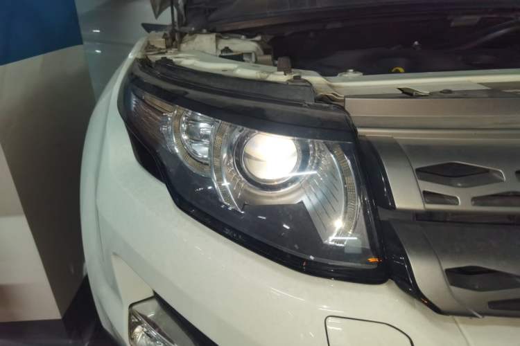Used Land Rover Range Evoque 2015 2.0T 5-Door Luxury Edition Right Front Headlight