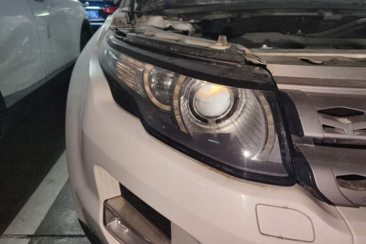 Used Land Rover Range Evoque 2015 2.0T Five-Door Zhiyao Edition Right Front Headlight