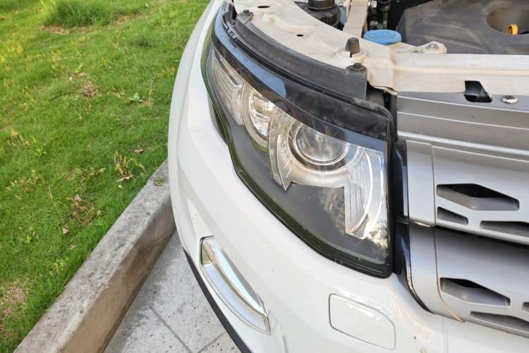 Used Land Rover Range Evoque 2015 2.0T Five-Door Zhiyao Edition Right Front Headlight