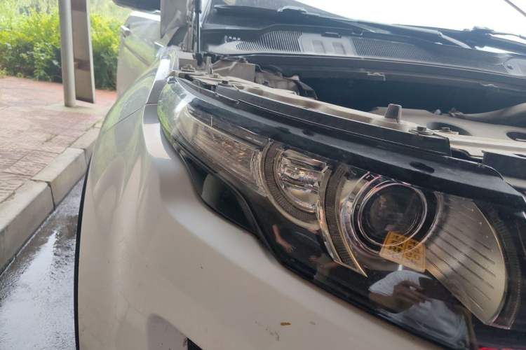 Used Land Rover Range Evoque 2015 2.0T Five-Door Zhiyao Edition Right Front Headlight