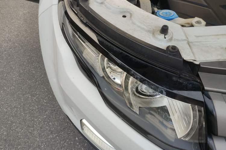 Used Land Rover Range Evoque 2015 2.0T Five-Door Zhiyao Edition Right Front Headlight
