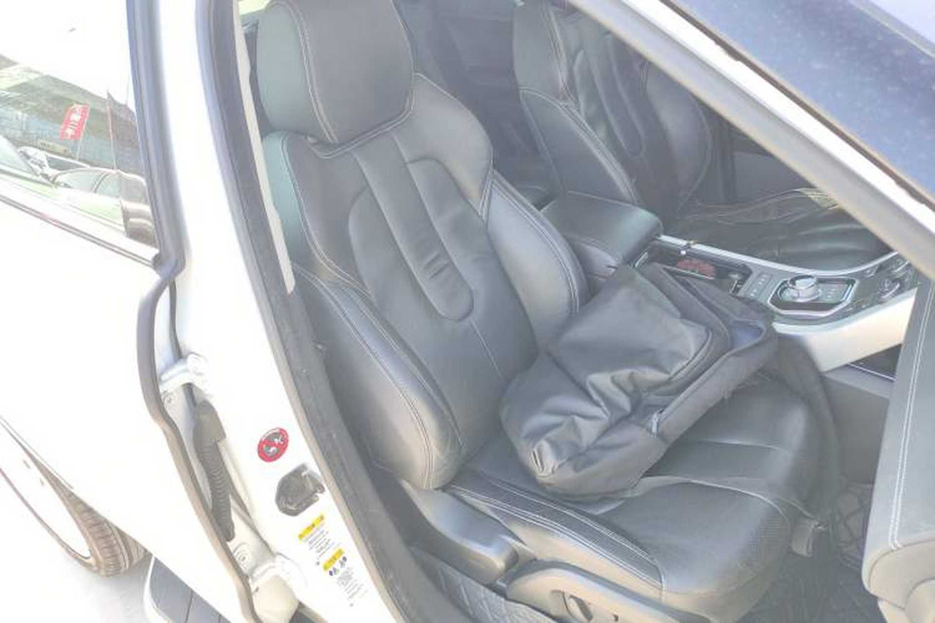 Used Land Rover Range Evoque 2015 2.0T 5-Door Ignite Edition Right Front Seat