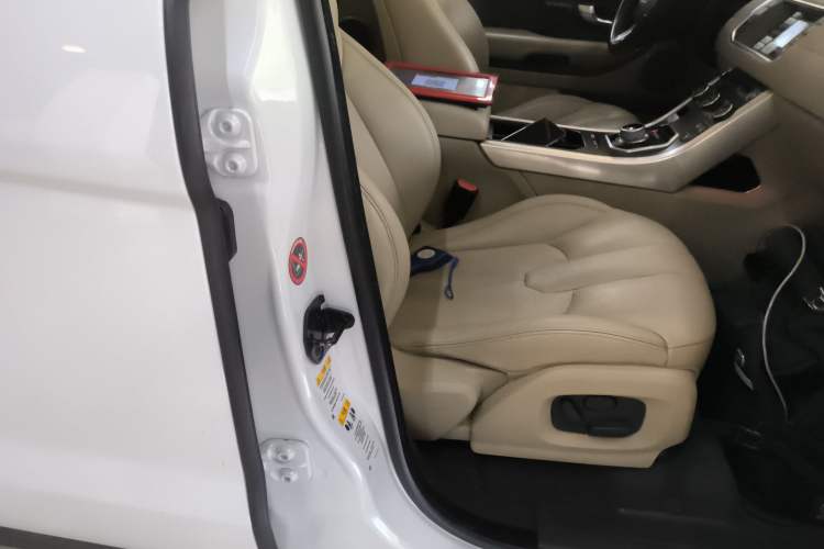 Used Land Rover Range Evoque 2015 2.0T Five-Door Zhiyao Edition Right Front Seat