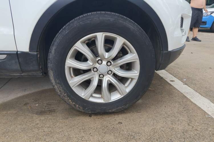 Used Land Rover Range Evoque 2015 2.0T Five-Door Fashion Edition Right Front Wheel Hub
