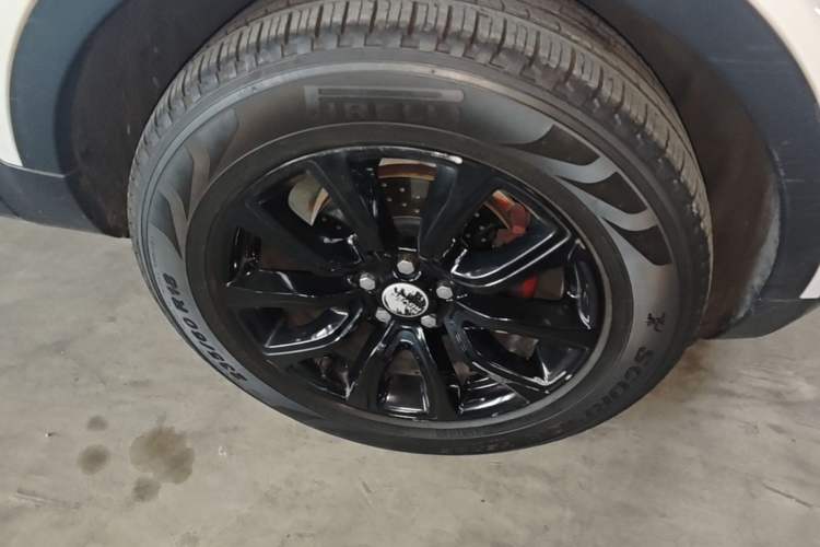 Used Land Rover Range Evoque 2015 2.0T Five-Door Fashion Edition Right Front Wheel Hub
