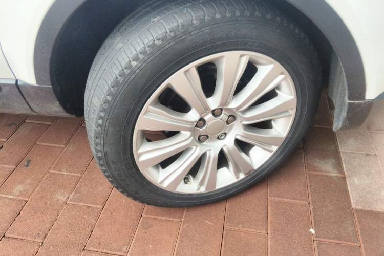 Used Land Rover Range Evoque 2015 2.0T Five-Door Zhiyao Edition Right Front Wheel Hub