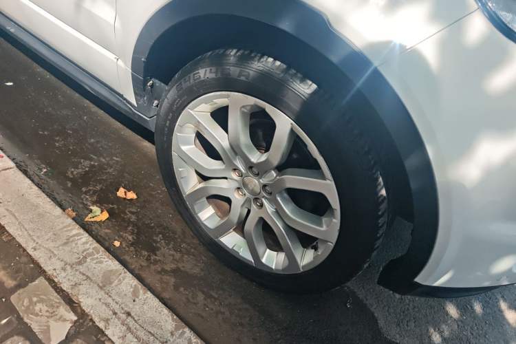 Used Land Rover Range Evoque 2015 2.0T 5-Door Ignite Edition Right Front Wheel Hub