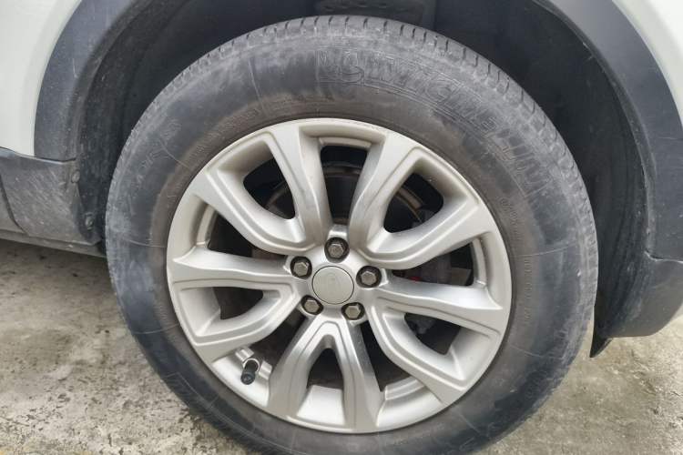 Used Land Rover Range Evoque 2015 2.0T Five-Door Fashion Edition Right Front Wheel Hub