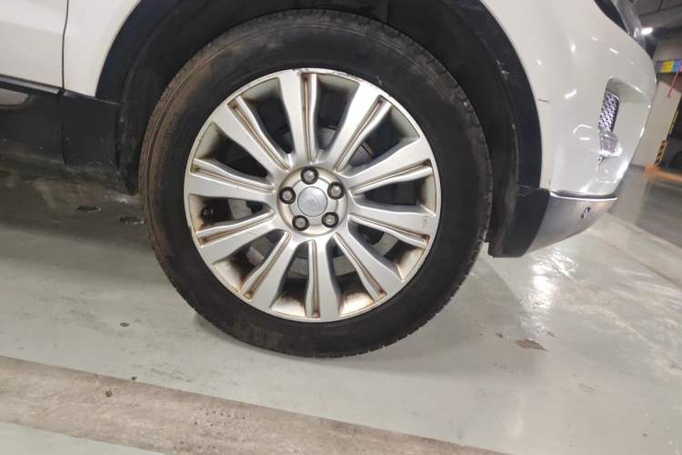 Used Land Rover Range Evoque 2015 2.0T Five-Door Zhiyao Edition Right Front Wheel Hub