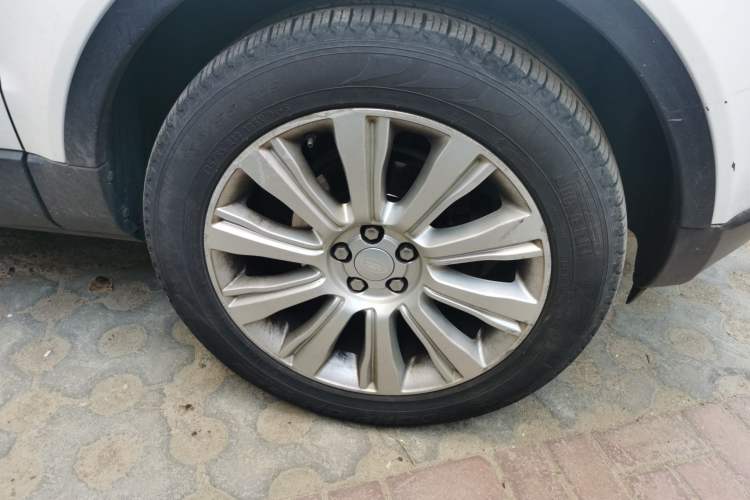 Used Land Rover Range Evoque 2015 2.0T Five-Door Zhiyao Edition Right Front Wheel Hub