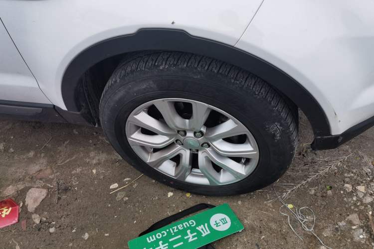 Used Land Rover Range Evoque 2015 2.0T Five-Door Fashion Edition Right Front Wheel Hub
