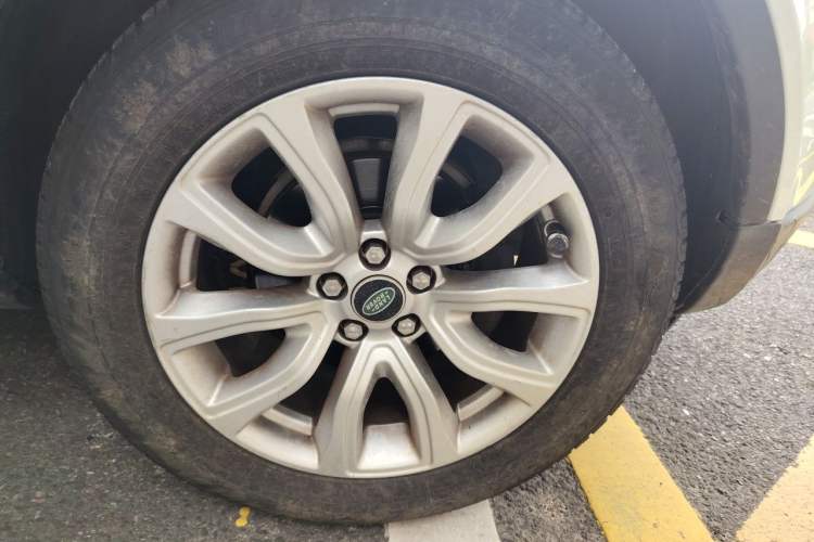 Used Land Rover Range Evoque 2015 2.0T Five-Door Fashion Edition Right Front Wheel Hub