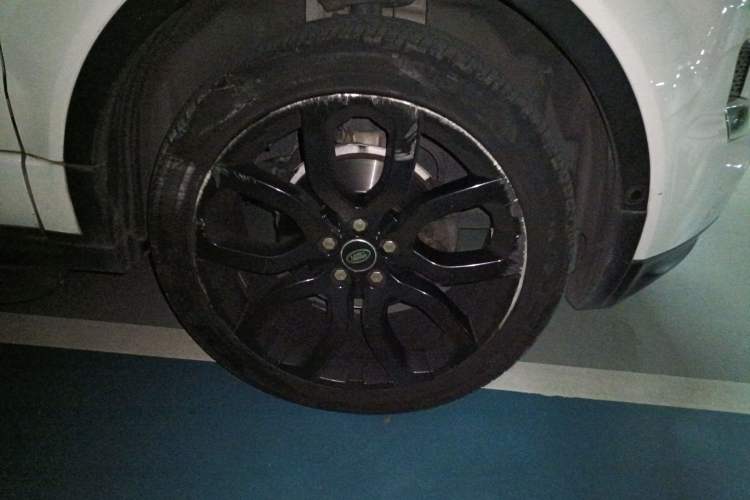 Used Land Rover Range Evoque 2015 2.0T NW8 Brit Limited Edition Right Front Wheel Hub