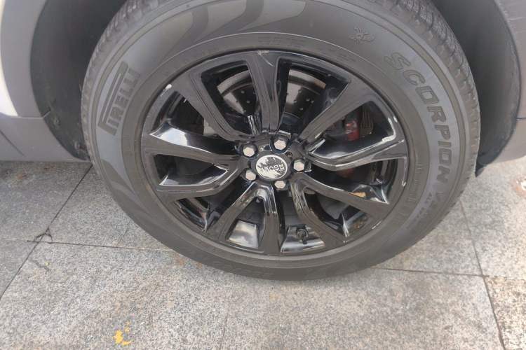 Used Land Rover Range Evoque 2015 2.0T Five-Door Fashion Edition Right Front Wheel Hub