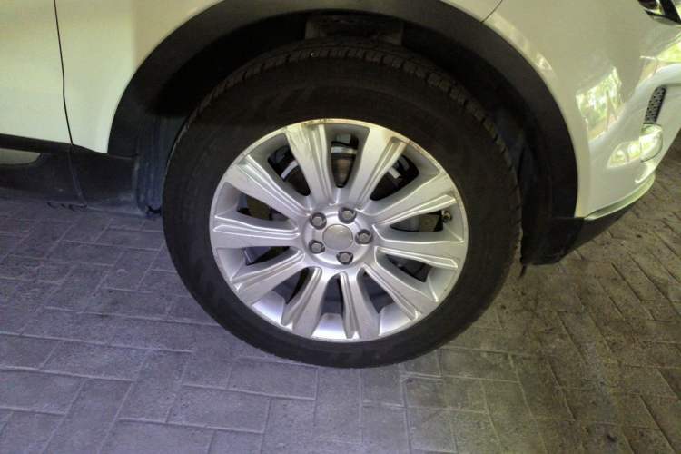 Used Land Rover Range Evoque 2015 2.0T Five-Door Zhiyao Edition Right Front Wheel Hub