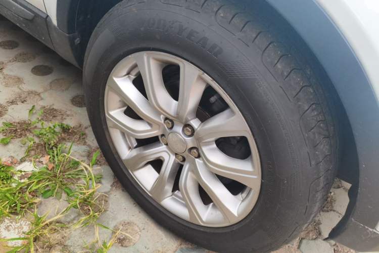 Used Land Rover Range Evoque 2015 2.0T Five-Door Fashion Edition Right Front Wheel Hub