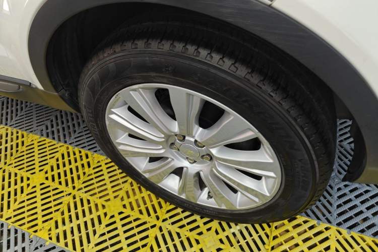 Used Land Rover Range Evoque 2015 2.0T Five-Door Zhiyao Edition Right Front Wheel Hub