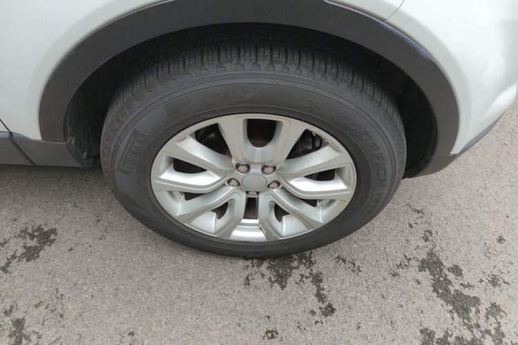 Used Land Rover Range Evoque 2015 2.0T Five-Door Fashion Edition Right Front Wheel Hub