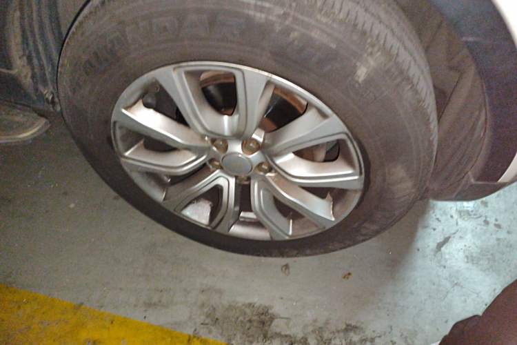 Used Land Rover Range Evoque 2015 2.0T Five-Door Fashion Edition Right Front Wheel Hub