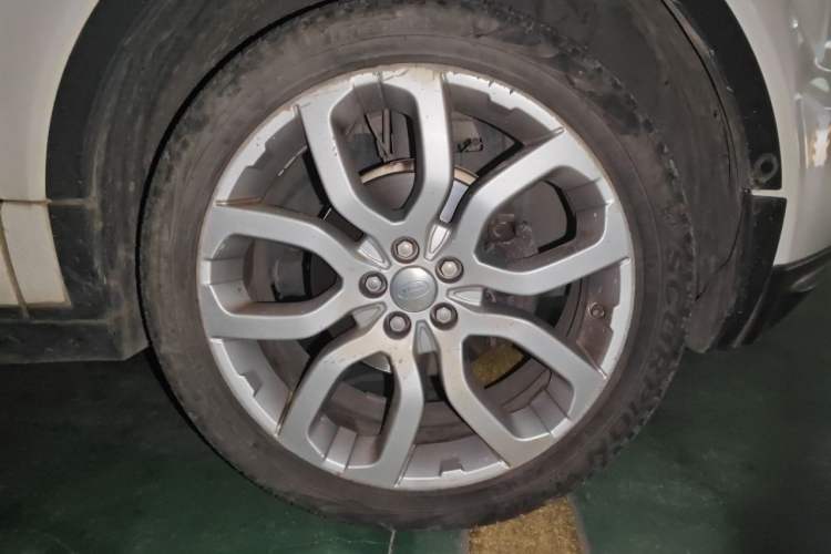 Used Land Rover Range Evoque 2015 2.0T Five-Door Enjoyment Edition Right Front Wheel Hub