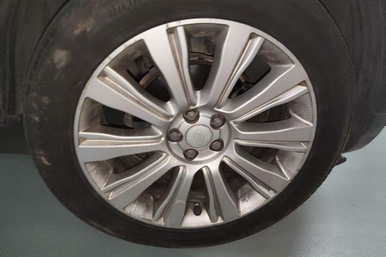 Used Land Rover Range Evoque 2015 2.0T Five-Door Zhiyao Edition Right Front Wheel Hub