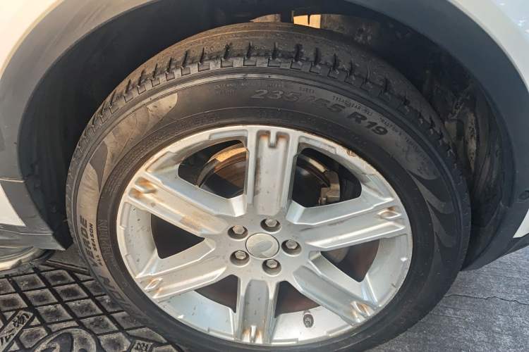Used Land Rover Range Evoque 2015 2.0T Five-Door Sporty Edition Right Front Wheel Hub