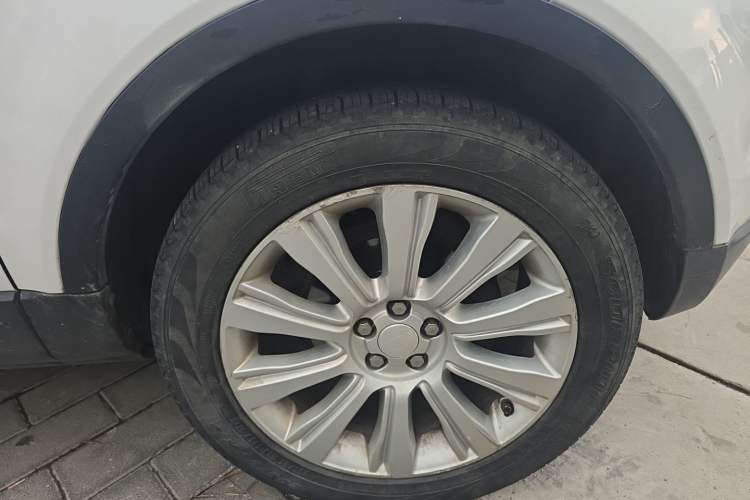 Used Land Rover Range Evoque 2015 2.0T Five-Door Zhiyao Edition Right Front Wheel Hub