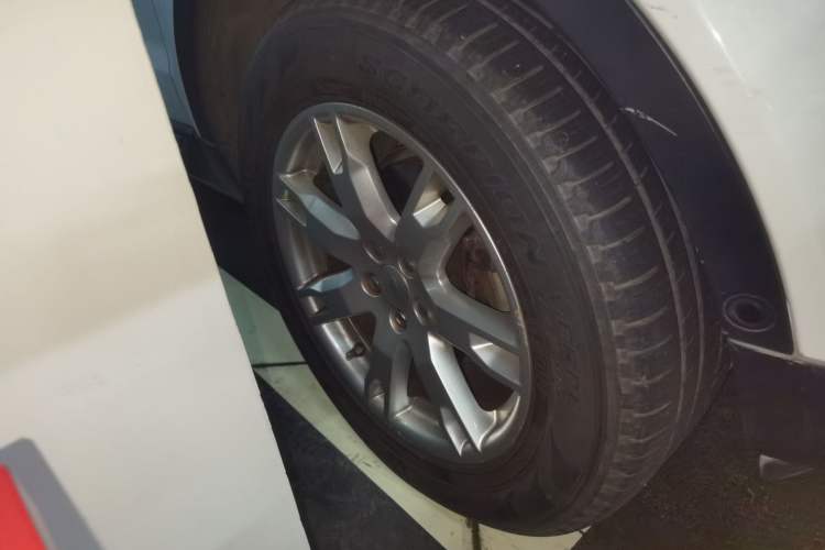 Used Land Rover Range Evoque 2015 2.0T 5-Door Luxury Edition Right Front Wheel Hub
