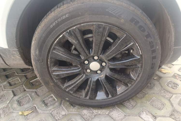 Used Land Rover Range Evoque 2015 2.0T Five-Door Zhiyao Edition Right Front Wheel Hub